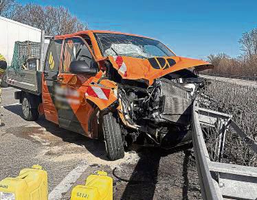 In der Leitplanke endete diese Fahrt auf der A 44 bei Anröchte. Foto: Feuerwehr