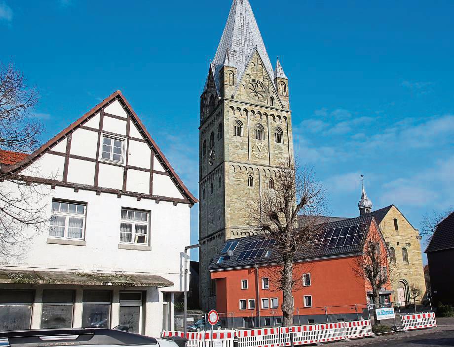 Vorübergehend soll auf dem Areal von Haus Behrens ein Platz mit Aufenthaltsqualität geschaffen werden. Mittelfristig strebt die Verwaltung größere Pläne an. Foto: Puls