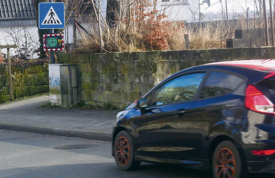Zwei weitere Geschwindigkeitsmesser, wie hier am Oesterntor, sollen am Grabenweg in Rüthen und an der Altenrüthener Straße in Altenrüthen angebracht werden. Foto: Böthel