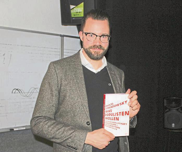 Mit seinem Buch „Was Populisten wollen“ kam Politikwissenschaftler Marcel Lewandowsky nach Lippstadt. Foto: Mintert