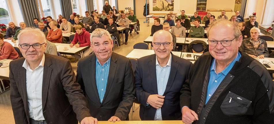 Der landwirtschaftliche Kreisverband wählte seinen Vorstand (v.l.): Burkhard Schröer (Geschäftsführer), Andreas König, Josef Lehmenkühler und Wahlleiter Theo Arndt. Foto: Dahm