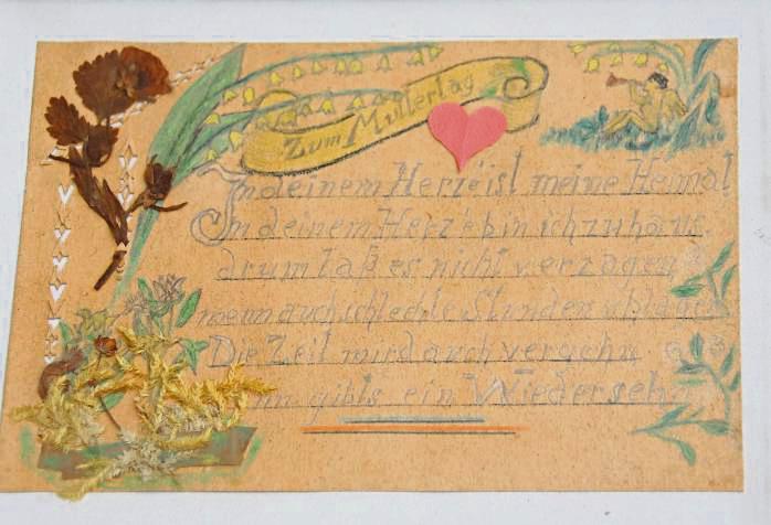Gerahmt ist der Text, den im Krieg Elisabeth Ferdinands Vater zum Muttertag schrieb. Foto: Meschede