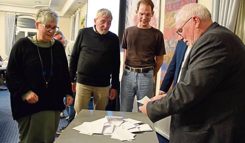 Die Wahl der stellvertretenden Bürgermeister erfolgte geheim. Ausgezählt wurde von jeweils einem Mitglied pro Partei.