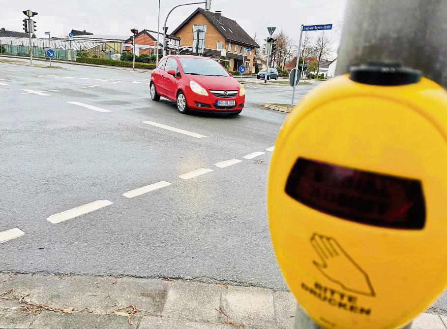 Zur Lärmreduzierung soll unter anderem die Ampelkreuzung Störmeder/Alhard-/Lüdische und Ernst-von-Bayern-Straße in einen Kreisverkehr umgewandelt werden. Foto: Dietz