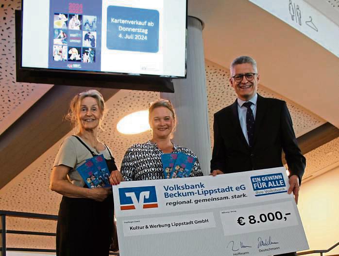 Dagmar C. Weinert, Frauke Kämmerling und Stefan Hoffmann (v.l.) stellten das „Junge Theater“ vor. Foto: Löseke