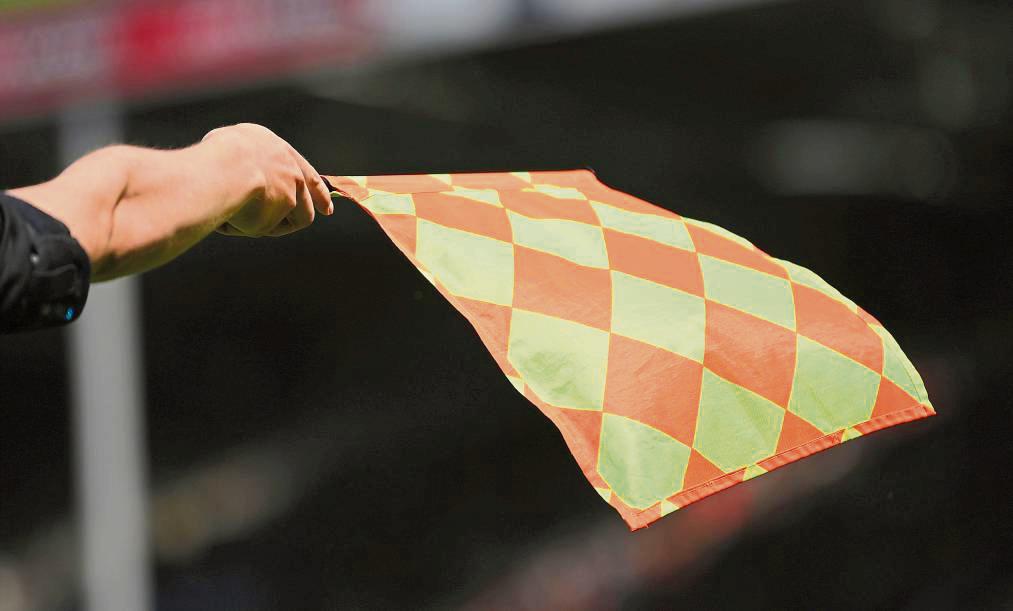 Mit Beginn der Saison 2024/25 führen der Deutsche Fußball Bund (DFB) und seine 21 Landesverbände das Stopp-Konzept ein. Dadurch sollen Spielabbrüche vermieden und Eskalationen am Platz verhindert werden. Foto: DPA