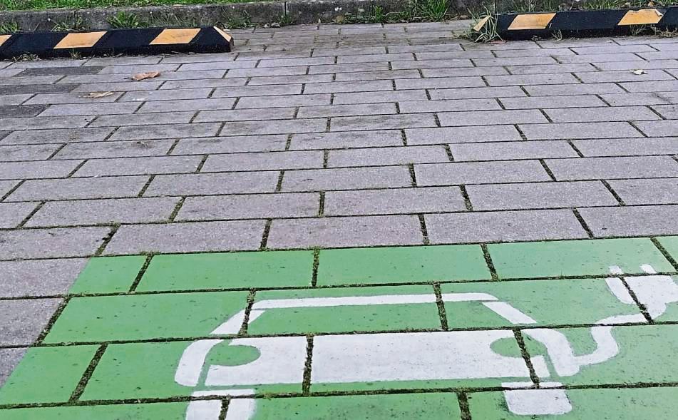 Ladestation auf dem Parkplatz am Stadttheater in Lippstadt.