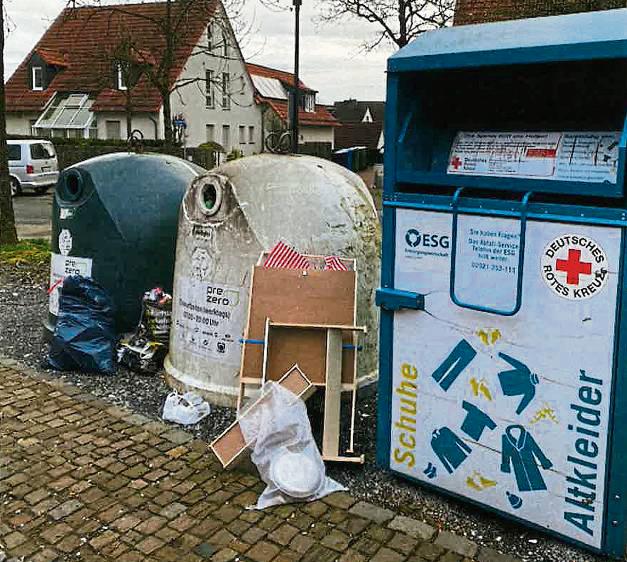 Glascontainer in Rüthen sind fast schon ständiges Ärgernis.