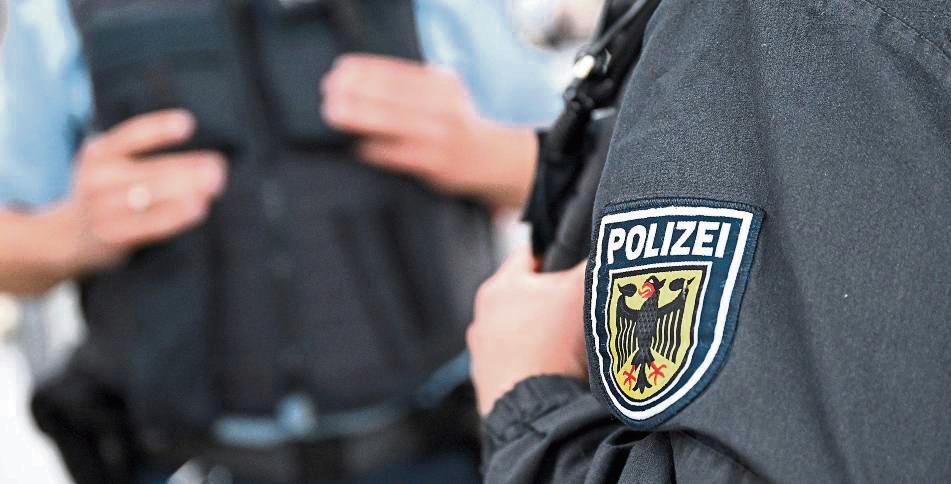 Bundespolizisten haben am Dienstagmorgen eine Hausdurchsuchung in Rüthen durchgeführt. Foto: dpa