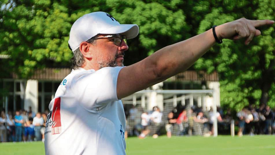 Die richtige Marschroute hatte Ehringhausens Trainer Peter Grundmann ausgegeben. Mit einem 5:1-Sieg beim SuS Sichtigvor zog der favorisierte A-Ligist in die nächste Runde des Kreispokals eins. Foto: Heinke