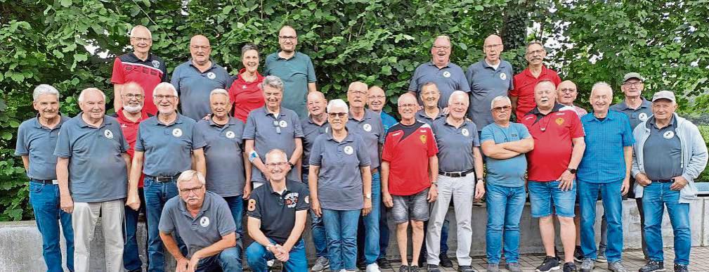Eine runde Sache war der Saisonabschluss der Boule-Hobbyliga bei Gastgeber SW Overhagen, der sich als Titelverteidiger erneut den Wanderpokal gesichert hatte.