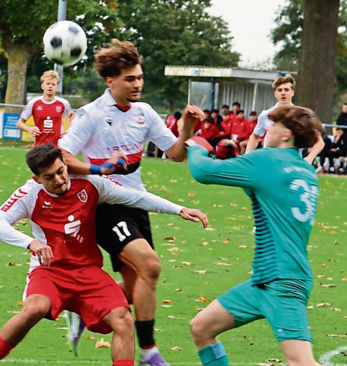 Mit großem Einsatz ging der Underdog aus Bad Waldliesborn (in Rot) im Finale zu Werke.