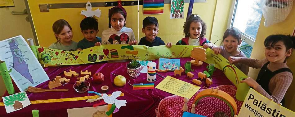 Drei Wochen stellte der Evangelische Jakobi-Kindergarten den Kinderweltgebetstag aus Palästina mit seinem Thema „Durch das Band des Friedens“ in den Mittelpunkt.