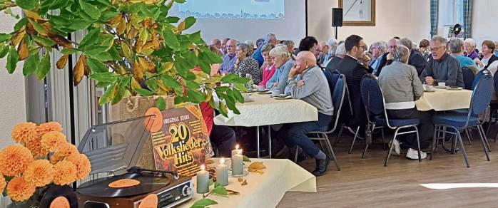 Alte Schallplatten erinnerten die Senioren an die Stars der 70er Jahre.