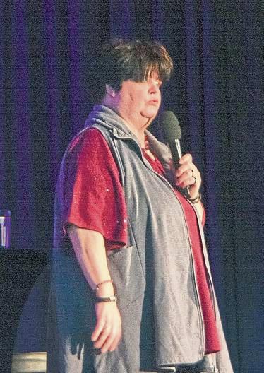 Die wunderbare Ingrid Kühne braucht auf der großen Bühne keinerlei Requisiten. Foto: Wissing