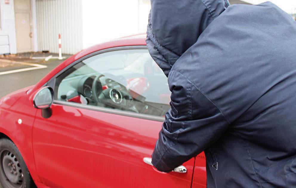 Auch das Austesten, ob ein Auto abgeschlossen ist, kann schon als versuchter Diebstahl gewertet werden. Symbolfoto: Soraya Dietz