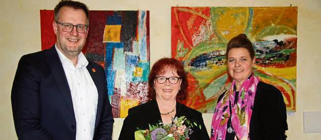 Sven Hoppe, Gisela Wachsmann-Baruschka und Ulrike Ködding bei der Vernissage in der Kurhalle.