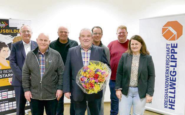 Wiedergewählt: Dietmar Kaup (M.) aus Geseke führt weiter die Innung für Land- und Baumaschinentechnik Soest-Lippstadt an. Ihm stehen Benedikt Sommer (Erwitte) als Stellvertreter und Jürgen Mesche (Werl) als Lehrlingswart zur Seite.