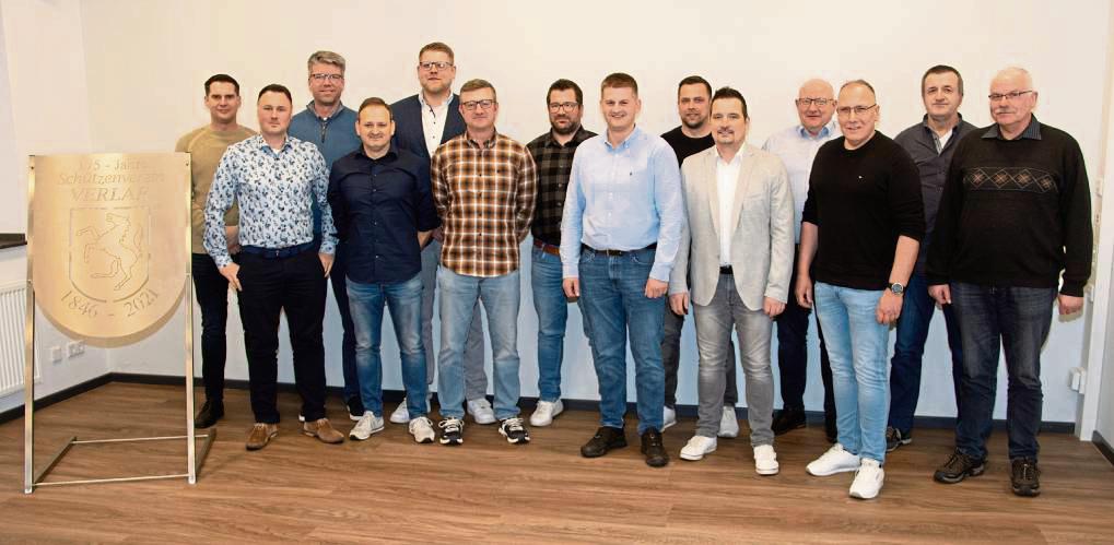 Gruppenbild mit neu gewähltem Vorstand (v.l.): Florian Corsmeier, Alexander Schrader, Thorsten Figgener, Diego Rios Mato, Jens Baumhoer, Andreas Rump, Sebastian Beine, Jan Bökmann, Jan Boneberger, Michael Fecke, Andreas Schmidt, Mathias Kukuk, Hubert Bursmeier und Franz-Josef Tillmann. Foto: Büttner
