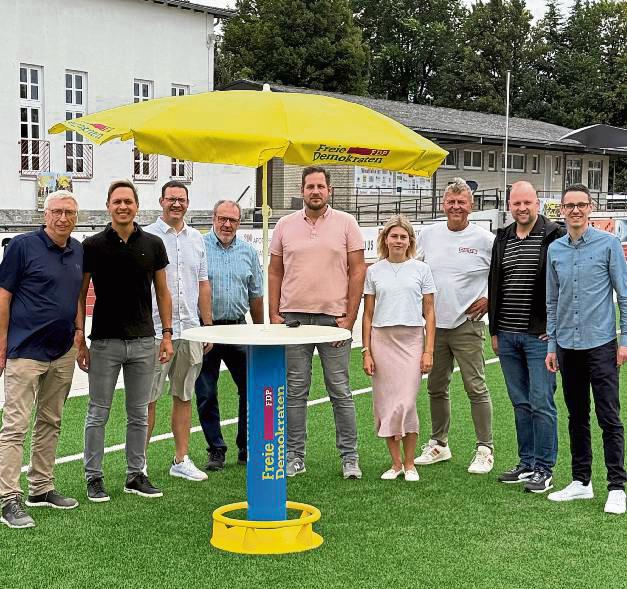 Vom Ehrenamt bis zum Krankenhaus: Die Erwitter FDP um v.l. Xaver Frede, Jannik Mai, Sascha Mertens, Georg Husemann, Carsten Roppertz, Lucy Brexel, Christof Rasche, Steffen Pohlmann und Julian Merschmann hat viel auf der Agenda.