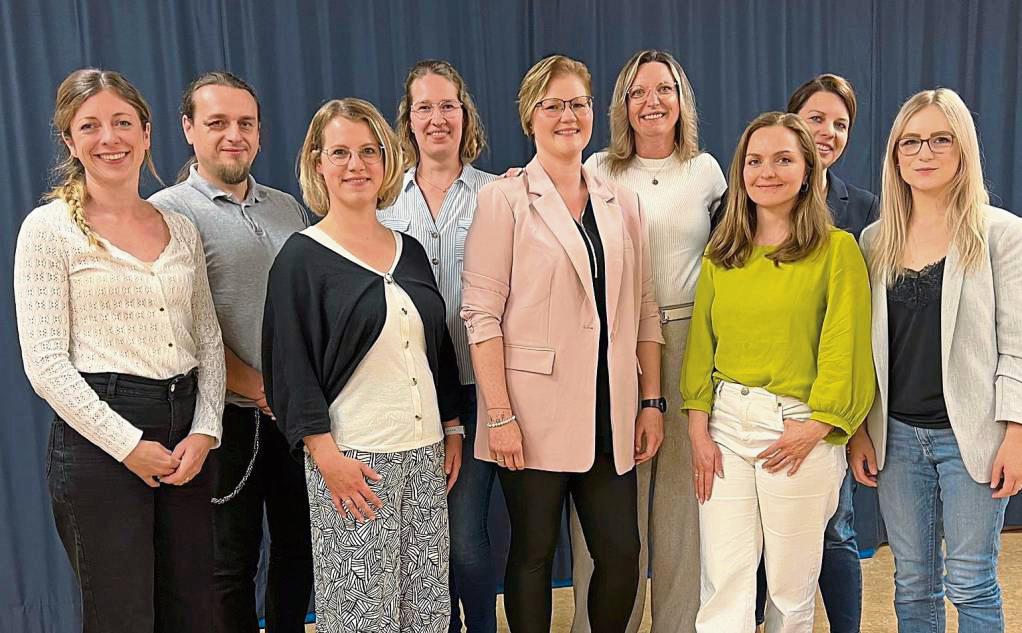 Bilden den neuen Arche Vorstand: (v.l.) Pauline Friße-Rosay (2. Kassiererin), Thomas Kusnierz (2. Vorsitzender), Theresa Olyschläger (1. Kassiererin), Johanna Peus (Beisitzerin), Martina Kosmella (1. Vorsitzende), Peggy Kieseler (Beisitzerin), Katharina Britwin (Beisitzerin), Marion Helle-Laumann (Schriftfüherin) und Annika Modes (Beisitzerin).
