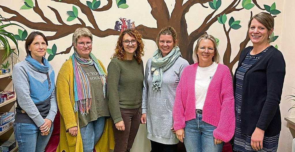 Der Vorstand des Fördervereins der Luzia-Grundschule Oestereiden (v.l.): Alexa Farke scheidet als Beisitzerin und Nicole Kaup als Vorsitzende aus, Irina Penner ist neue Vorsitzende. Wiedergewählt wurden Julia Bertels, Kristina Rückert und Carolin Kaup.