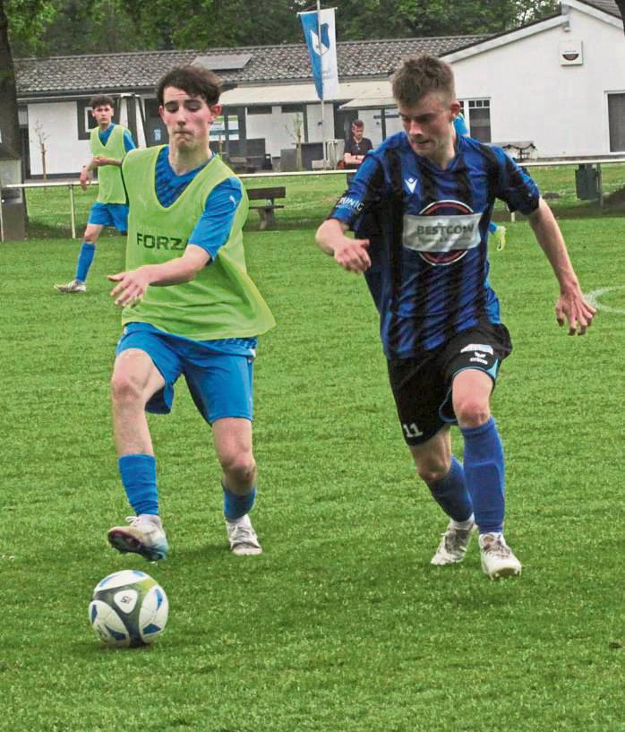Durchstarten Richtung Meisterschaft wollen die A-Junioren des SC Lippstadt (mit Leibchen) jetzt mit einem weiteren Erfolg gegen den SV Bad Waldliesborn. Foto: Dannhausen