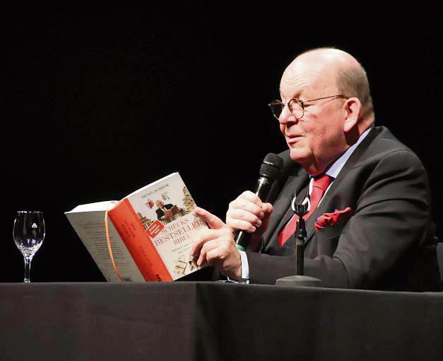 Der Literaturkritiker Denis Scheck stellte beim Lippstädter Wortfestival seine „Bestseller Bibel“ vor. Foto: Dagmar Meschede