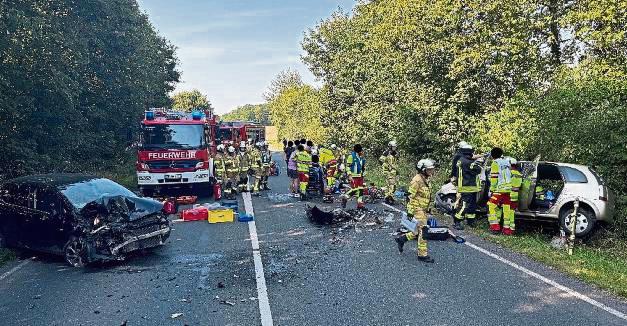 Der schwere Unfall ereignete sich am Sonntagnachmittag auf der B55 in Höhe Uelde. Foto: Feuerwehr Anröchte