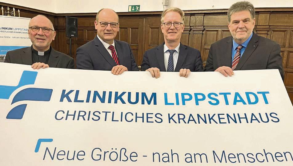 Die Ökumene soll im Vordergrund stehen, nicht die katholische Grundordnung: Das betonten Dechant Thomas Wulf, die Geschäftsführer Franz Fliß und Prof. Volker de Vry sowie der evangelische Pfarrer Thomas Hartmann (v.l.) am Freitag im Rathaus. Foto: Friedrich
