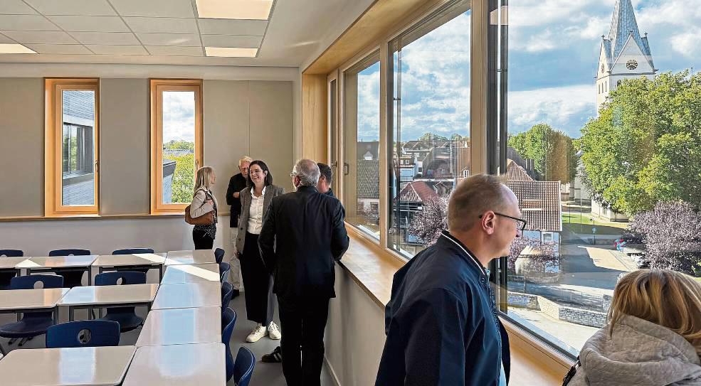 In den hellen Räumen können die Schüler künftig bei bester Aussicht lernen. Fotos: N. Wissing
