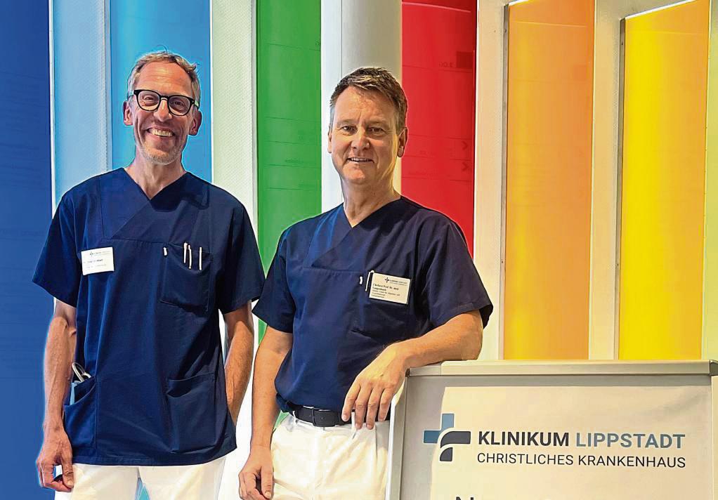 Die Chefärzte Prof. Dr. Mike Ralf Langenbach (r.) und Dr. Christoph Albert arbeiten mit ihrem Team seit dem 1. September Hand in Hand in der Wiedenbrücker Straße. Foto: A. Bsdurek