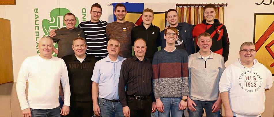 Der aktuelle Vorstand der Schützengesellschaft St. Michael Berge (v.v.l.): Michael Lammers, Manuel Lammers, Mario Lammers, Stefan Albersmeier, Robin Heinisch, Bernd Volmer, Martin Conrad sowie (h.v.l.) Sigfried Wiehen, Franz-Josef Huneke, Yannick Heinrich, Niklas Ditz, Malte Schramm und Marcel Volmer.