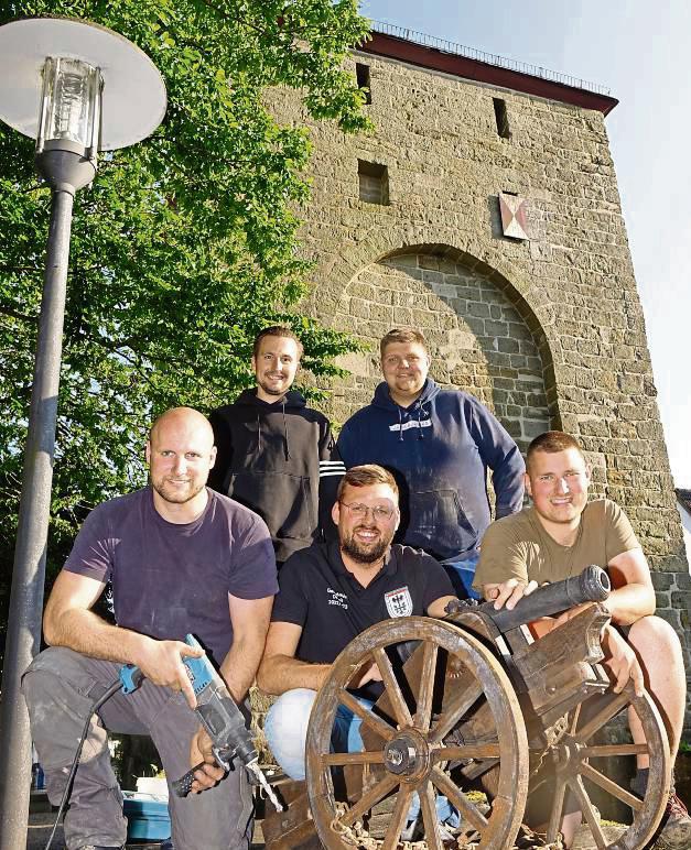 Wie in alten Zeiten: Die Jungschützen haben am Hachtor eine historische Kanone aufgestellt. Foto: Kloer