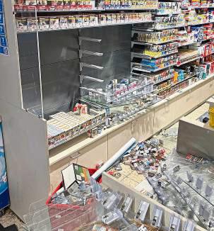 Die Diebe räumten das Zigarettenregal leer. Foto: Polizei