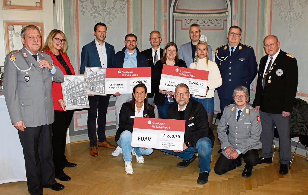 Die Reservistenkameradschaft Lippstadt spendet den Erlös ihres Novemberkonzertes an drei Hilfsprojekte aus Lippstadt. Foto: Soraya Dietz