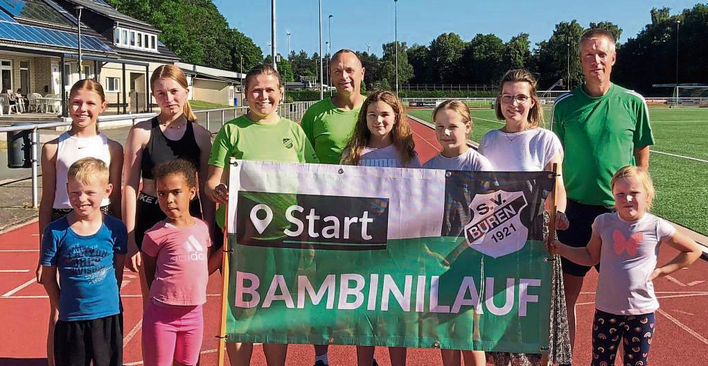 Diese Sportler der Leichtathletik-Abteilung des SV 21 Büren freuen sich auf den Startschuss zum 38. Bürener Volkslauf. Der fällt am 22. August um 16 Uhr.
