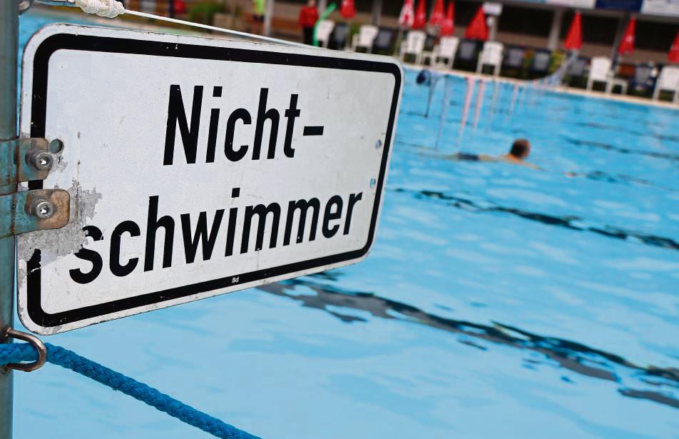 Nichtschwimmer: Gerade einmal 15 400 Besucher zogen in dieser Saison im Erwitter Schlossbad ihre Bahnen. Das sind nur 3 400 Mehr als im Corona-Jahr 2020. Fotos: Dietz