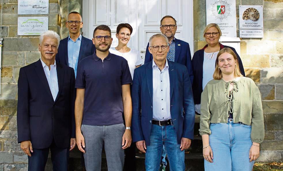 Das Entscheidungsgremium der Bürgerstiftung ist das Kuratorium. Mitglieder sind (v.l.): Helmut Franzke, Aloys Buschkühl, Jannik Lange, Sabrina Förster, Franz Böckmann, Alfred Schmidt, Ute Bergmann-Fromme und Michelle Müller. Foto: Mintert