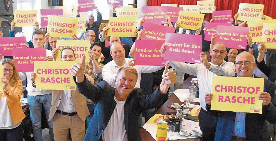 Daumen hoch für Christof Rasche: Die Kreis-FDP schickte den 62-jährigen Erwitter ins Rennen um den Landratsposten. Foto: Giannakis