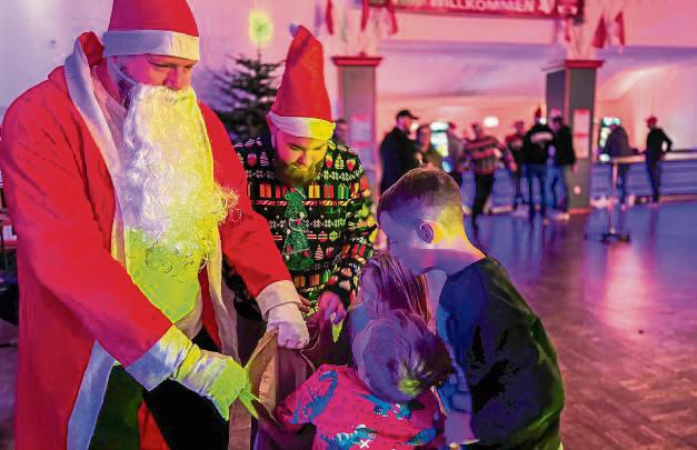 Beim Weihnachtsmarkt darf Santa nicht fehlen. Foto: N. Wissing