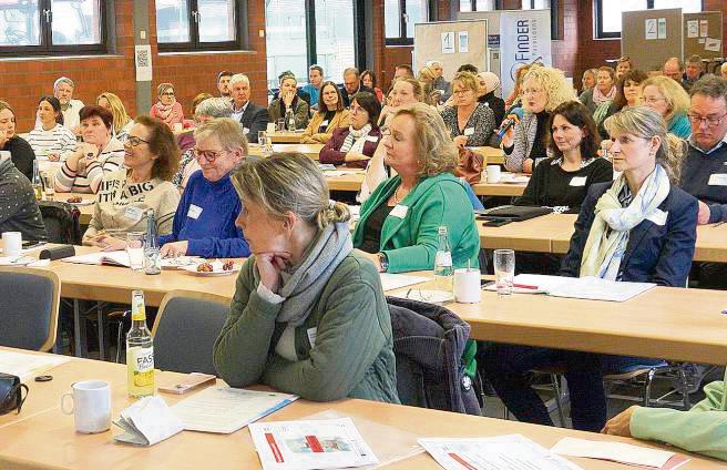 Über hundert Ausbilder lockte ein Fachtag zur GenZ auf Haus Düsse. Regionalagentur Hellweg-Hochsauerland und Kreisverwaltung freuten sich über die Resonanz: Sie zeige, dass (Hoch-)Schulen, Wirtschaft und Verwaltung auf Jugendliche eingehen wollten. Foto: Hein/Kreis Soest