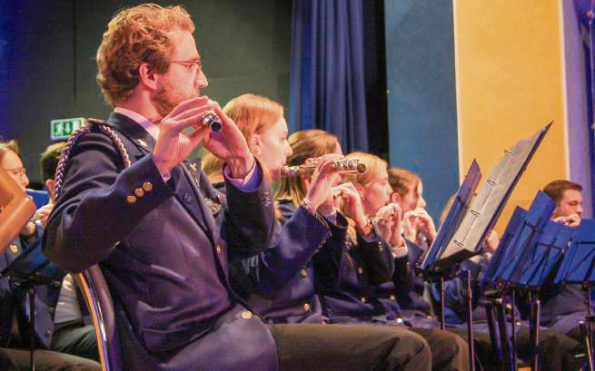 Die Musikerinnen und Musiker hatten ihre persönlichen Lieblingstitel für den Abend ausgewählt. Fotos: Helga Wissing