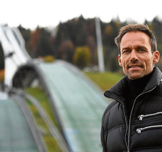 Vierschanzentournee-Gewinner Sven Hannawald gehört zu den vielen Promis, die am 1. September beim Benefizspiel in Lippstadt am Ball sein werden. Foto: dpa