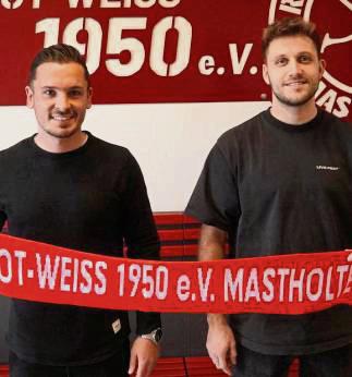 Verstärkung für den Sommer: Angelo Campagna (l.) und Luca Mazziotti wechseln zum Bezirksligisten RW Mastholte. Foto: Verein