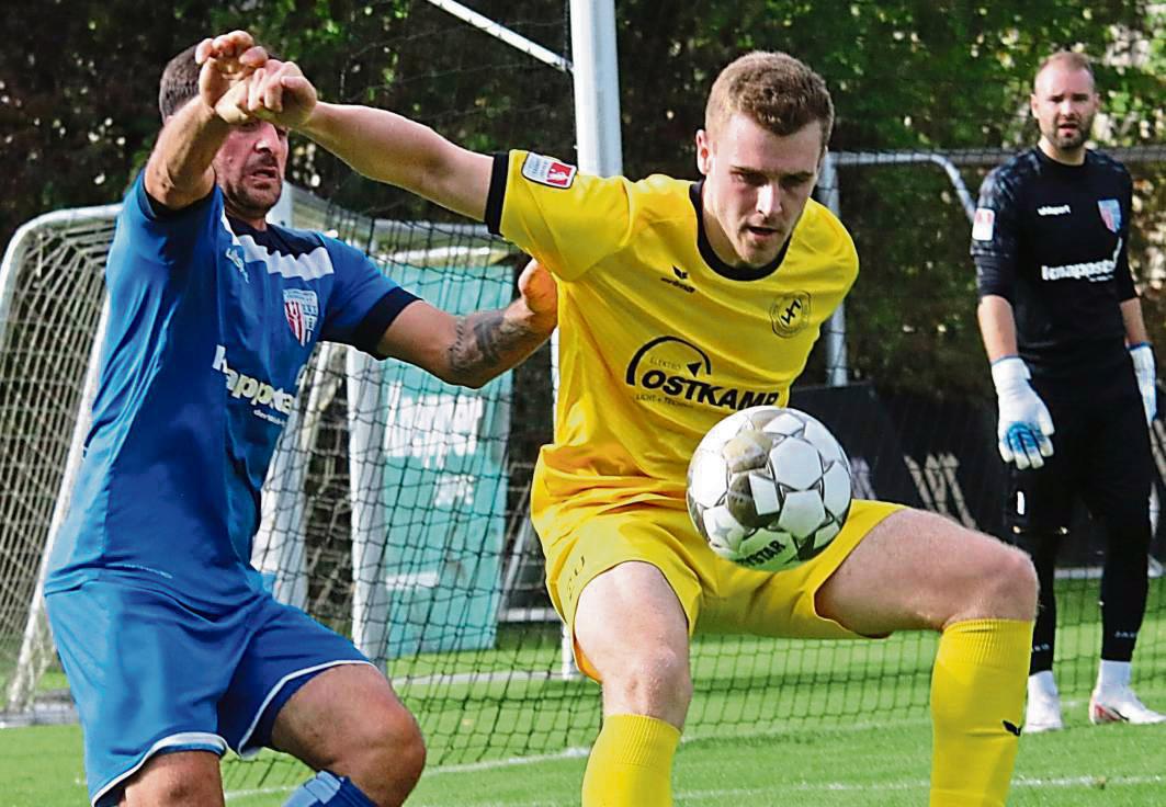 Wieder einsatzbereit. Nachdem Marvin Schumacher (r.) zuletzt krankheitsbedingt fehlte, kehrt er am Sonntag in den SuS-Kader für das Spiel in Lennestadt zurück. Foto: Thomas Wiegand