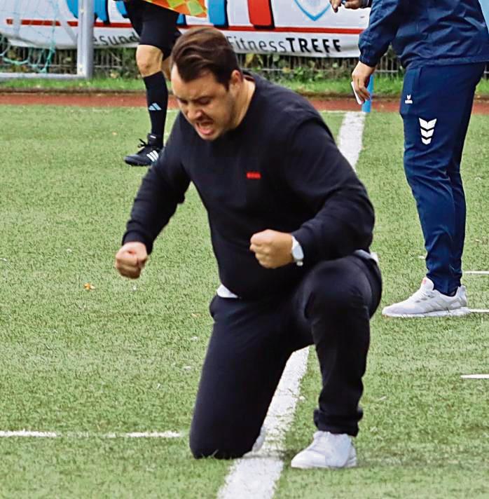 Geballte Fäuste als Geste der Triumphes beim Abpfiff: So sieht man Trainer Felix Bechtold eher selten.