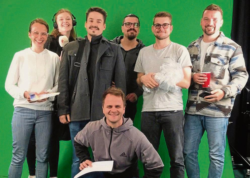 In der Abteilung Kommunikation des Erzbischöflichen Genralvikariats Paderborn werden Inhalte, Formate und Ideen für den neuen Tik-Tok-Kanal durchdacht und produziert, unter anderem von (v.l.) Judith Bowinkelmann, Anna-Sophie Meyer, David Hesse, Till Kupitz, Daniel Ribeiro, Tim Sprenger und Thomas Kuhr.