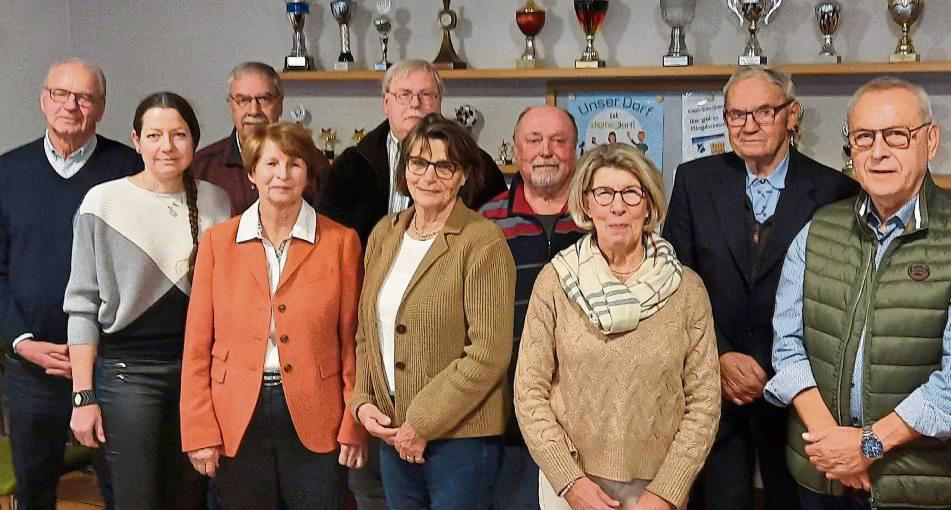 Die Geburtstagsjubilare mit zusammen 660 Jahren Vereinszugehörigkeit zu BW Eickelborn standen während der Feierstunde im Mittelpunkt (v.l.): Friedel Herbst, Katja Ehrich (Geschäftsführerin), Georg Stantze, Ursula Frisse, Wolfgang Arns, Irene Hüsten, Siegmund Peters, Elisabeth Korbmacher, Reinhold Quante und Egbert Strake.