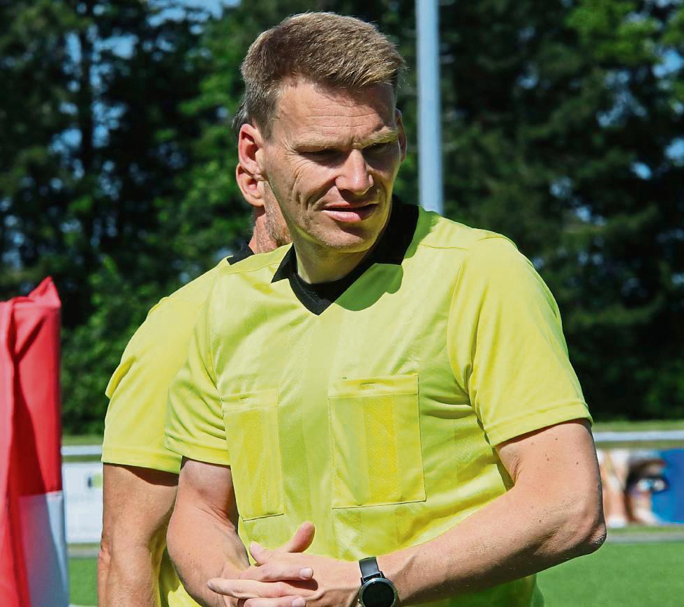 Will sich nicht beklagen. Mit aktuell 97 Unparteiischen ist das Team von Sebastian Rettler durchaus gut besetzt. Eine Trendwende, besonders im Bereich der Schiedsrichterinnen, kann der KSA-Vorsitzende aber nicht bestätigen. So gibt es im heimischen Kreis lediglich zwei Frauen, die als Referee im Einsatz sind. Foto: Wiegand